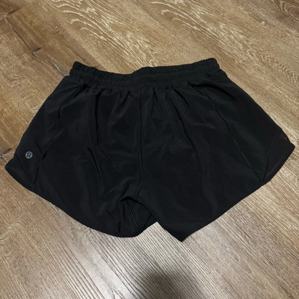 Lululemon Hotty Hot Short II *Long 4" - Picture 5 of 7